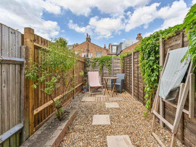 Maisonette for sale in Tooting Graveney, Greater London