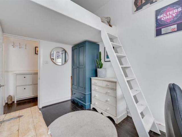 Maisonette for sale in Harlesden, Greater London