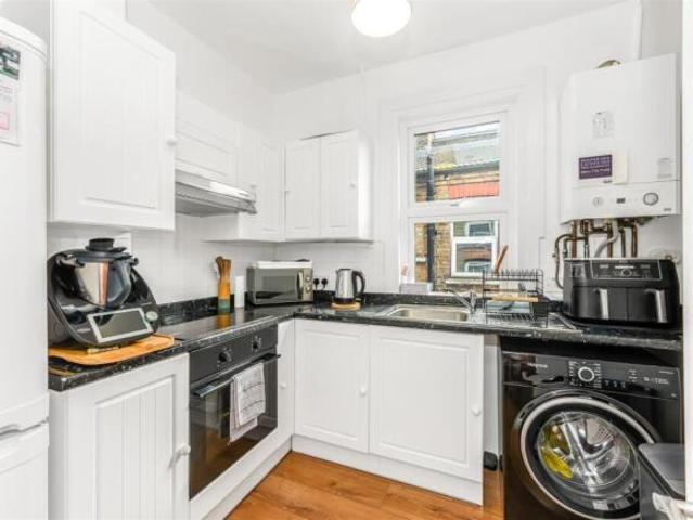 Maisonette for sale in Leyton, Greater London