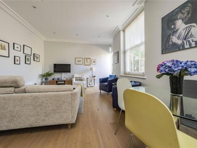 Maisonette for sale in Twickenham, Greater London