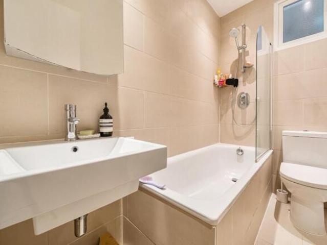 Maisonette for sale in Putney, Greater London
