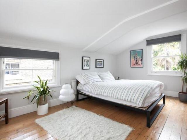 Maisonette for sale in Peckham, Greater London