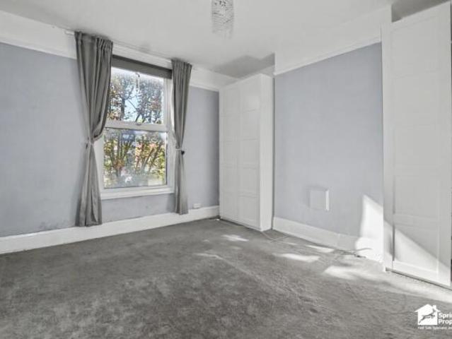 Maisonette for sale in Cat Hill, England
