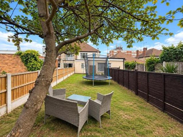 Maisonette for sale in Southend-on-Sea, Alton Barnes
