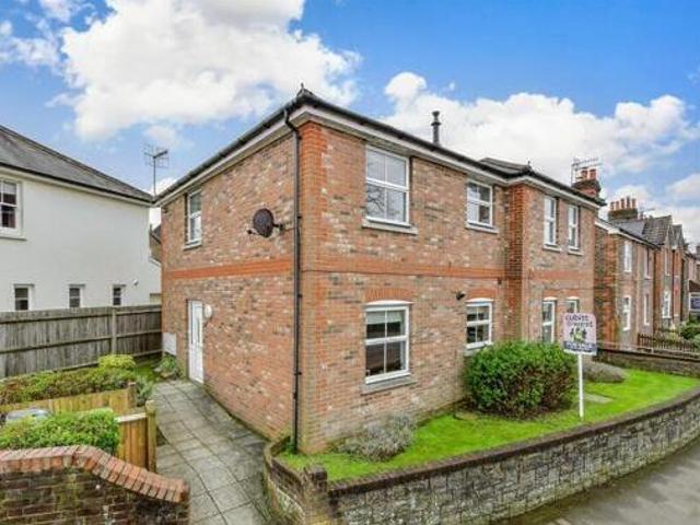 House for sale in Woodhatch, Red Hill
