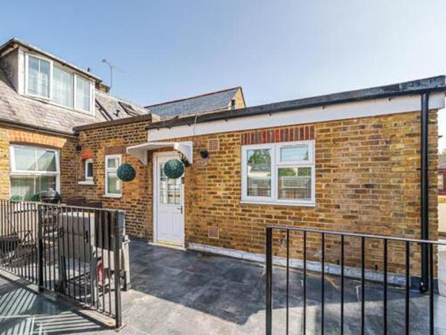 House for sale in Batchworth, Hertfordshire
