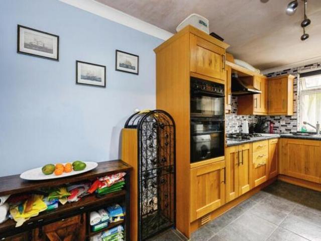 Maisonette for sale in London Borough of Sutton, Greater London