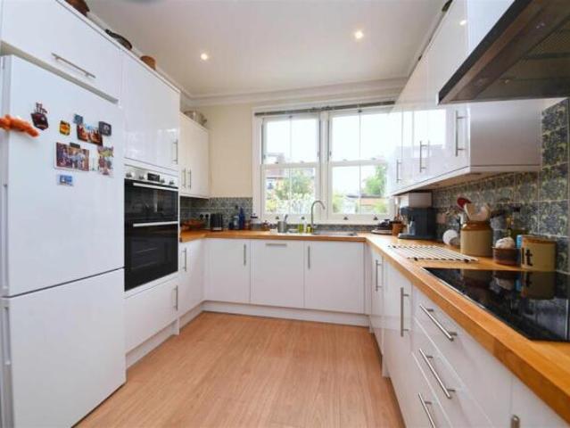 Maisonette for sale in East Finchley, Greater London