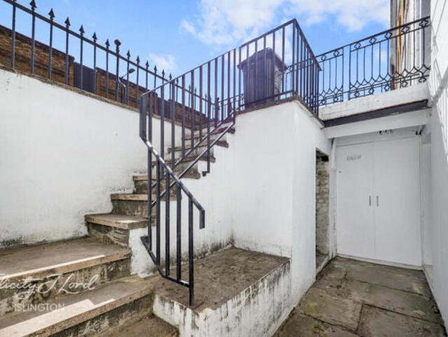 Maisonette for sale in Cat Hill