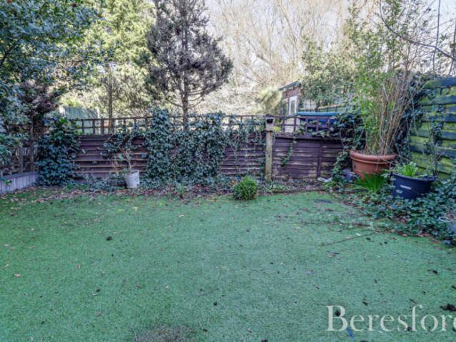 Maisonette for sale in Navestock Side