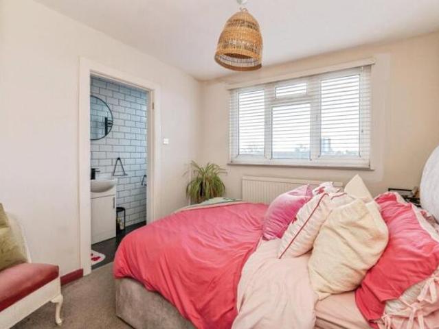 Maisonette for sale in Southend-on-Sea, Alton Barnes