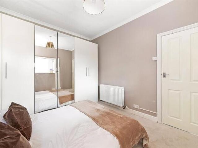 Maisonette for sale in Chatterton Village, Greater London
