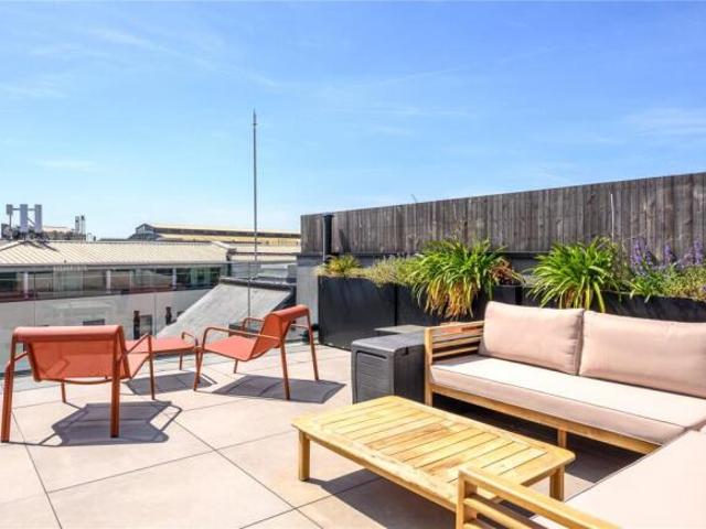 Maisonette for sale in Islington, Greater London