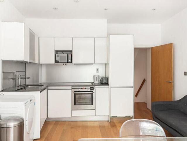 Maisonette for sale in Cat Hill