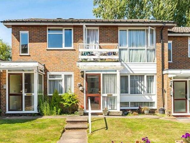 House for sale in Little Stanmore, Greater London