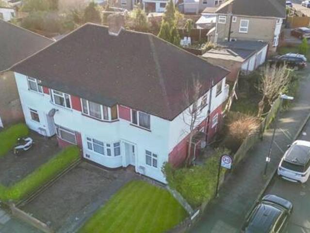 House for sale in Little Stanmore, Greater London
