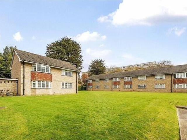 House for sale in Little Stanmore, Greater London