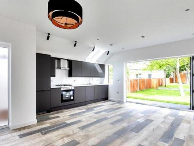 House for sale in Little Stanmore, Greater London
