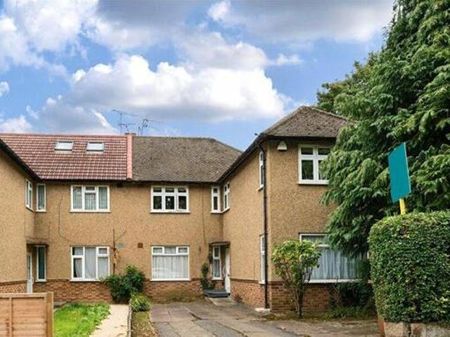 House for sale in Little Stanmore, Greater London