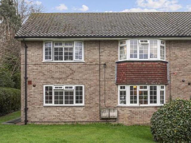 House for sale in Little Stanmore, Greater London
