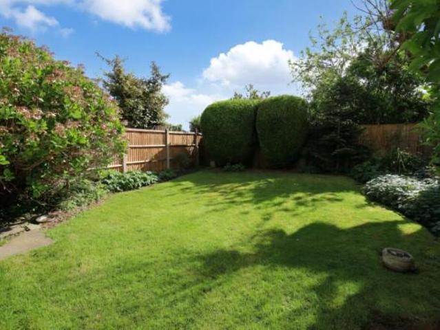 Maisonette for sale in Midway, Kent