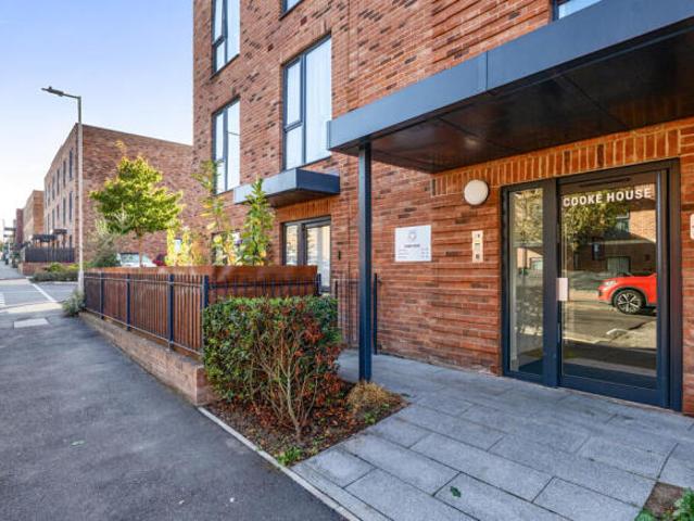 Maisonette for sale in Watford, Hertfordshire