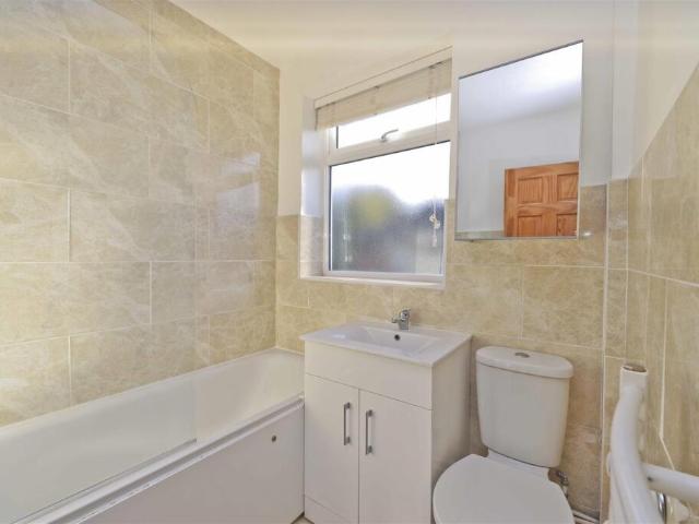 Maisonette for sale in Pinner, Greater London
