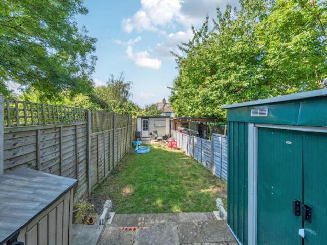 Maisonette for sale in Kingsbury, Greater London