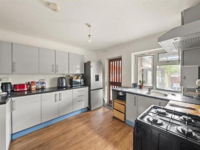 Maisonette for sale in Northolt, Greater London