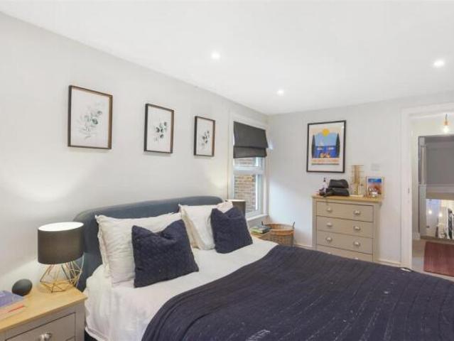 Maisonette for sale in East Dulwich, Greater London
