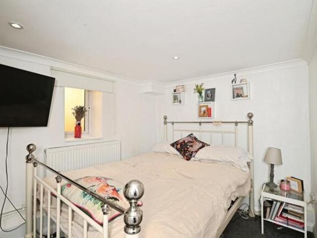 Maisonette for sale in Maidstone, Kent