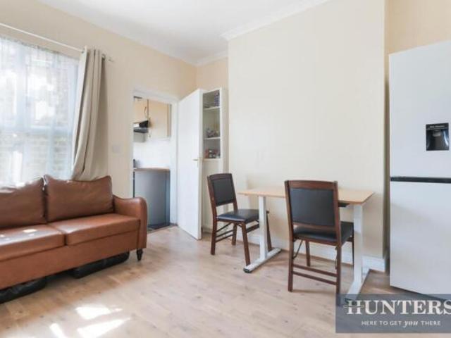 Maisonette for sale in Worcester Park, Greater London