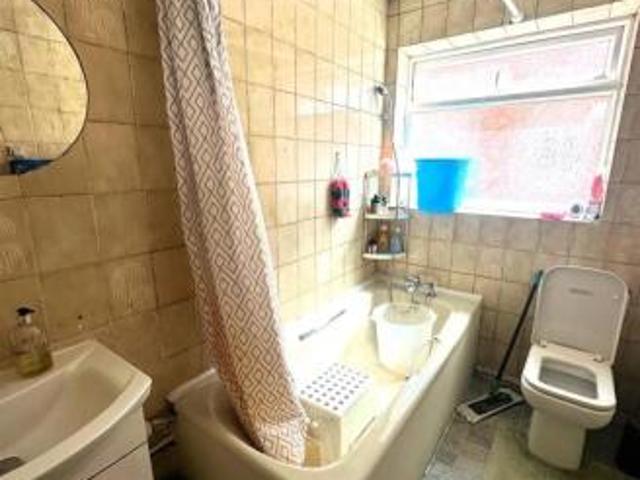 Maisonette for sale in London Borough of Hounslow, Feltham