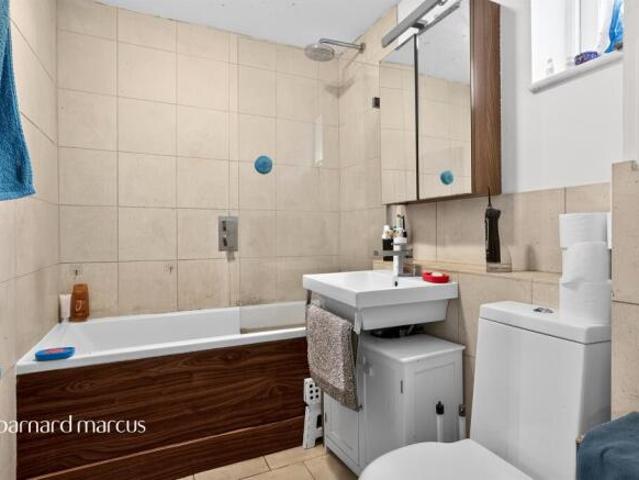 Maisonette for sale in Camberwell, Greater London