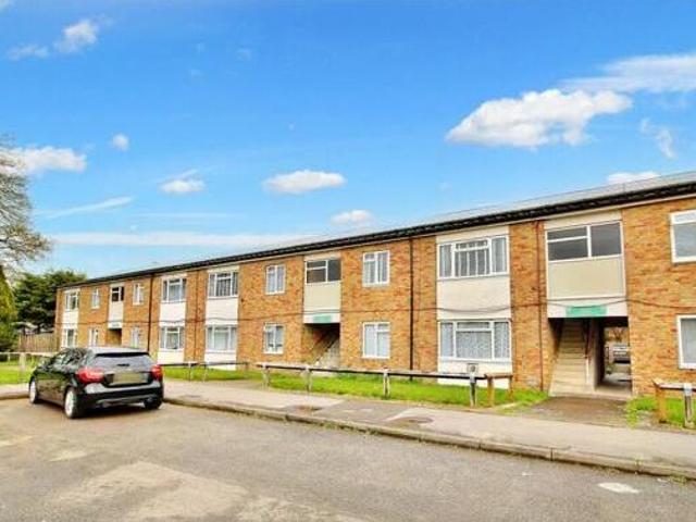 House for sale in West Byfleet, Woking