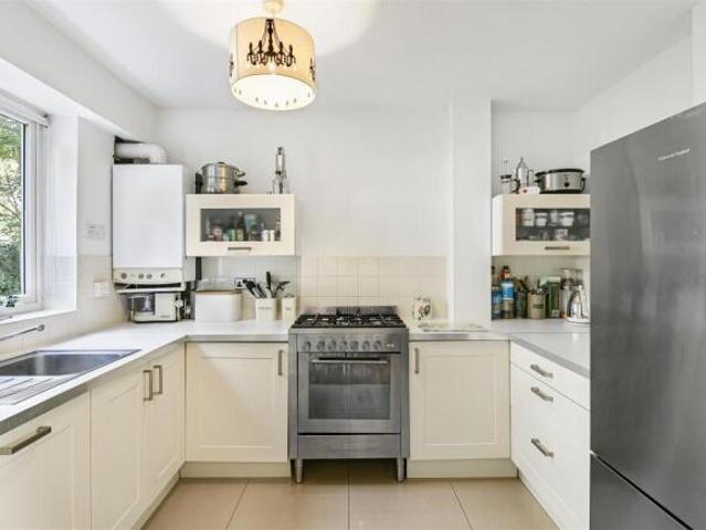 Maisonette for sale in Ham, Greater London