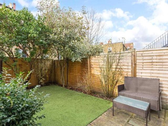 Maisonette for sale in Twickenham, Greater London