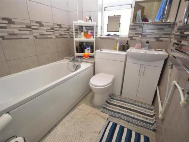 Maisonette for sale in Luton