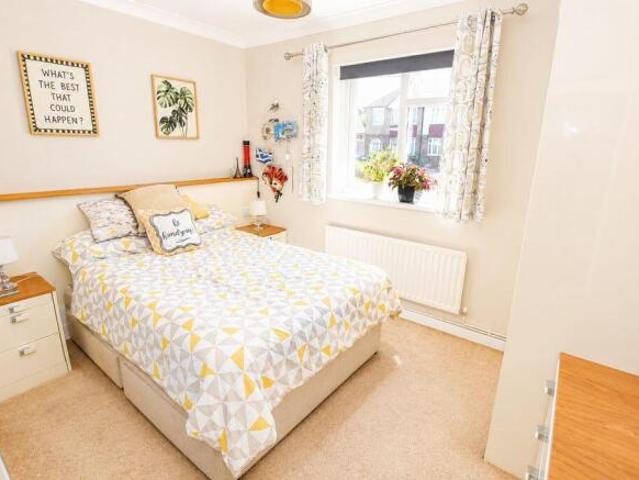 Maisonette for sale in Ringlestone, Midway