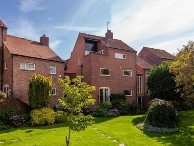 House for sale in High Field, York