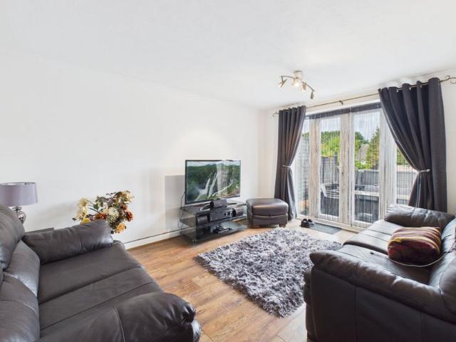 House for rent in Heol-las, Surrey
