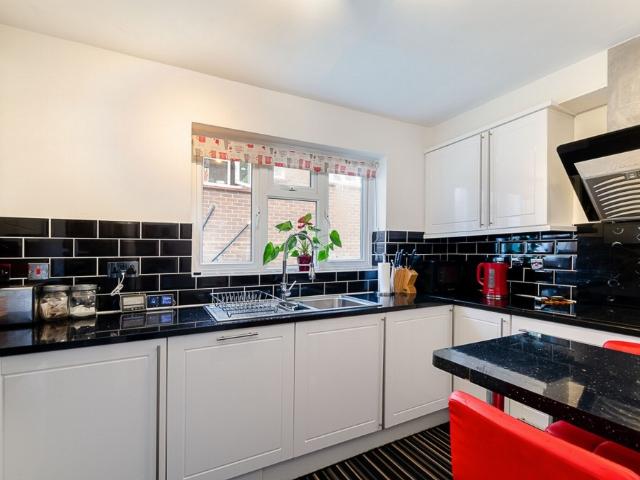 Apartment for rent in London Borough of Croydon, Cat Hill