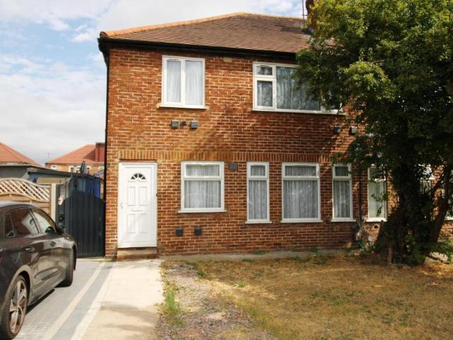 House for rent in London Borough of Ealing, Perivale