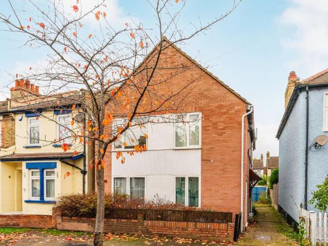 Flat for rent in London Borough of Croydon, Addiscombe