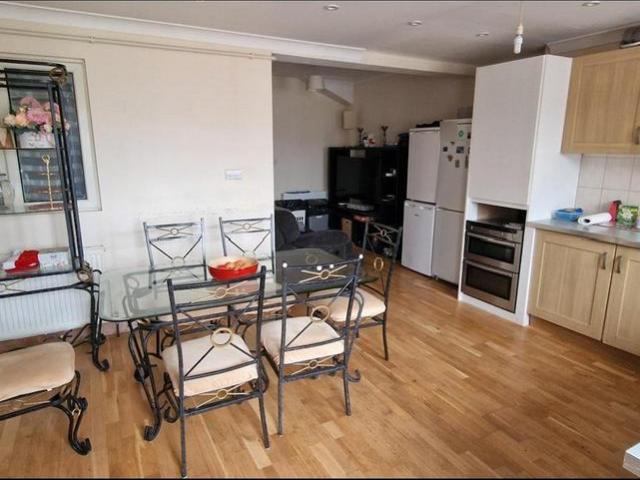Flat for rent in London Borough of Ealing, Greenford