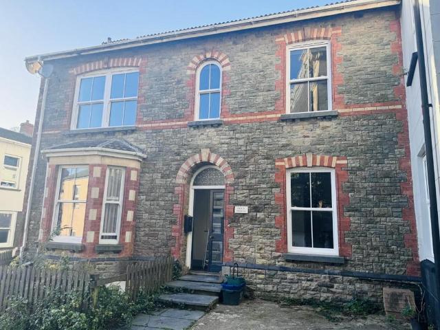 Flat for rent in Narberth, Wales