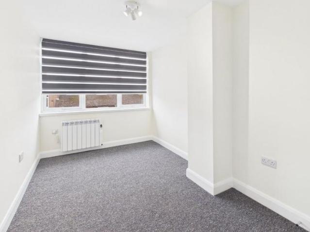 House for rent in Heol-las, Surrey
