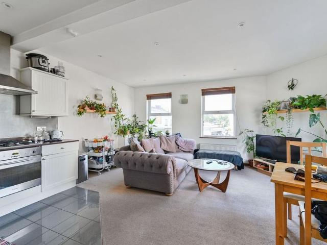 House for rent in Furzedown, Greater London