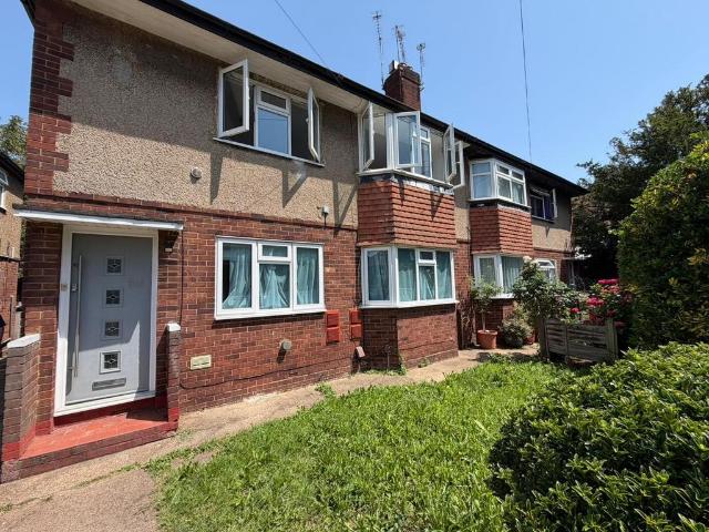 Flat for rent in London Borough of Hounslow, Greater London