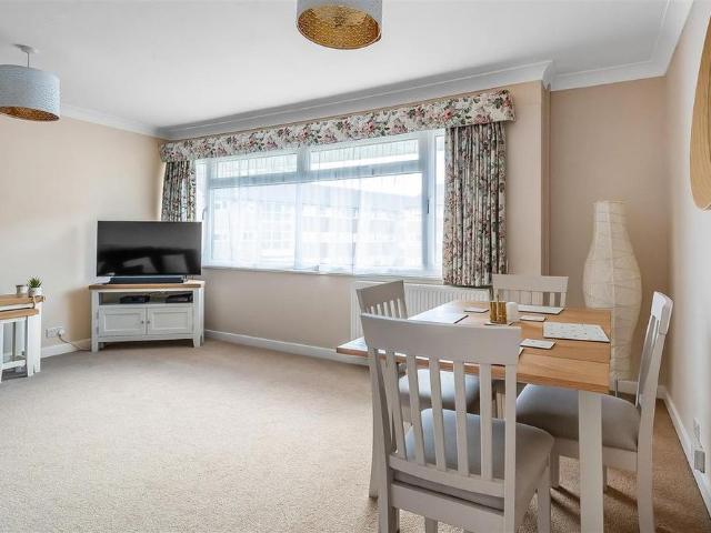House for rent in Oxted, Hillview